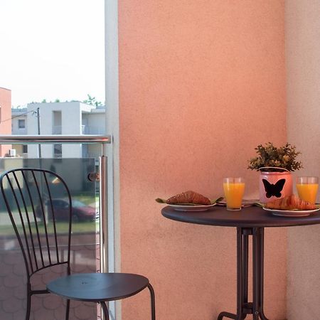 Sunny Home Near Bud With 2Br, Ac And Free Parking Вечеш Екстериор снимка