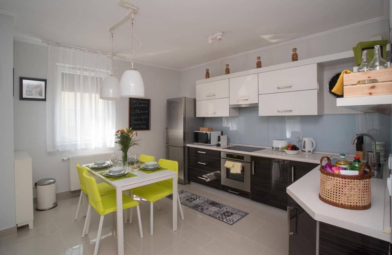 Sunny Home Near Bud With 2Br, Ac And Free Parking Вечеш Екстериор снимка