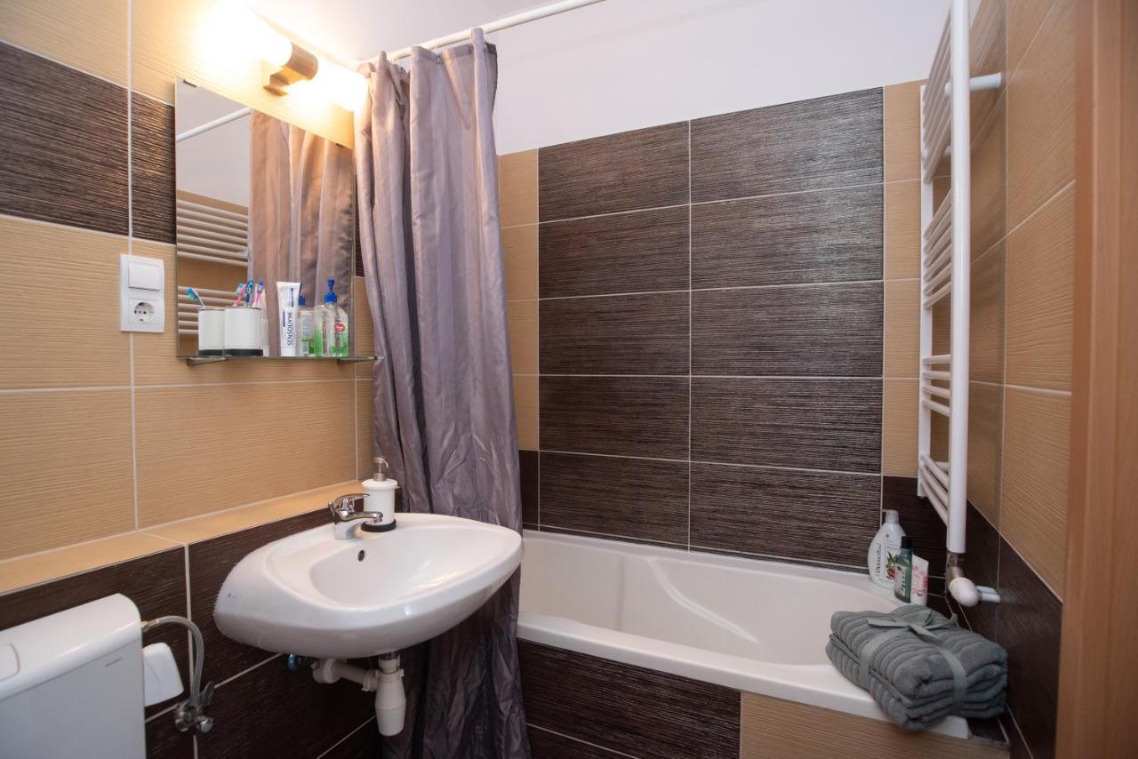 Sunny Home Near Bud With 2Br, Ac And Free Parking Вечеш Екстериор снимка
