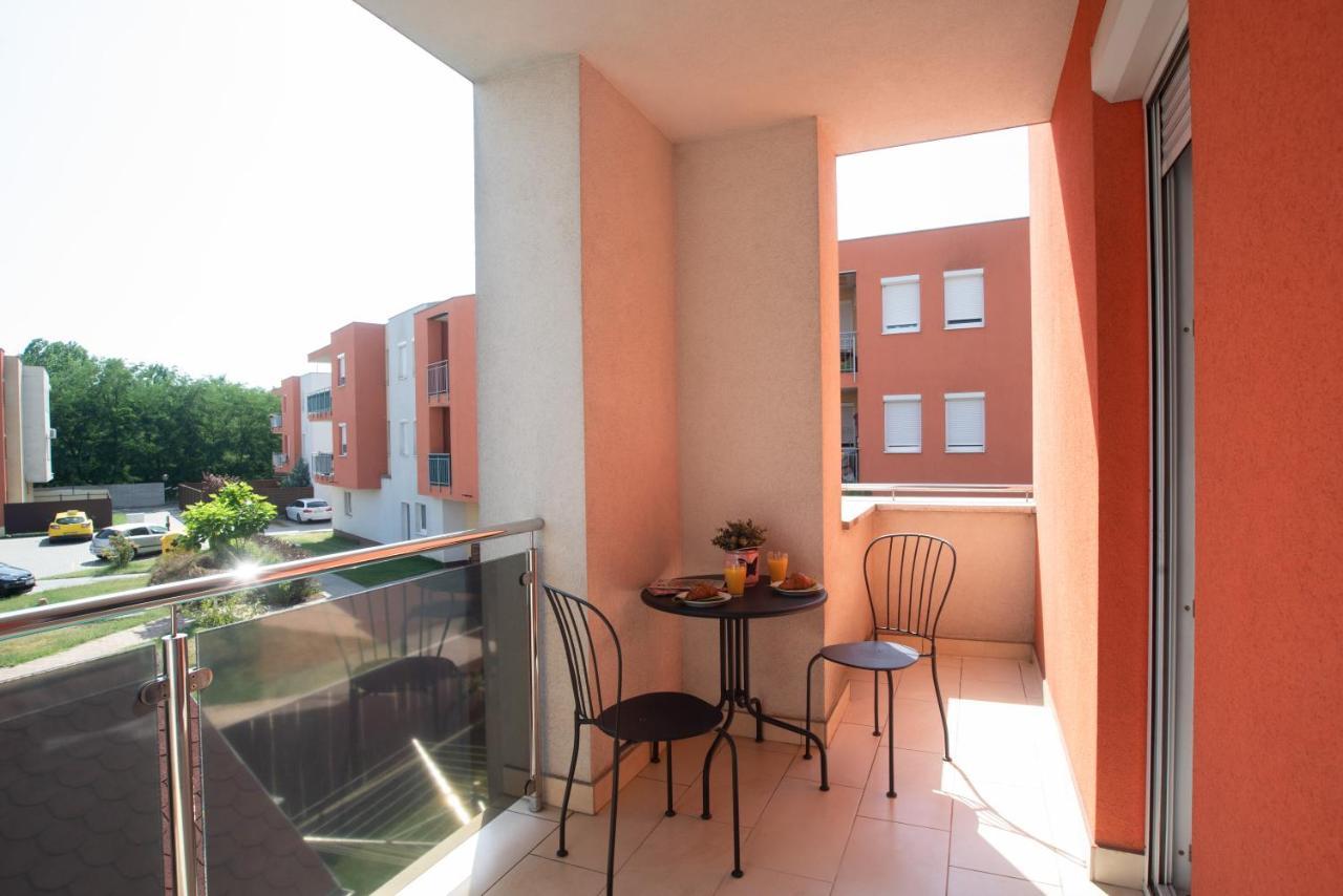 Sunny Home Near Bud With 2Br, Ac And Free Parking Вечеш Екстериор снимка
