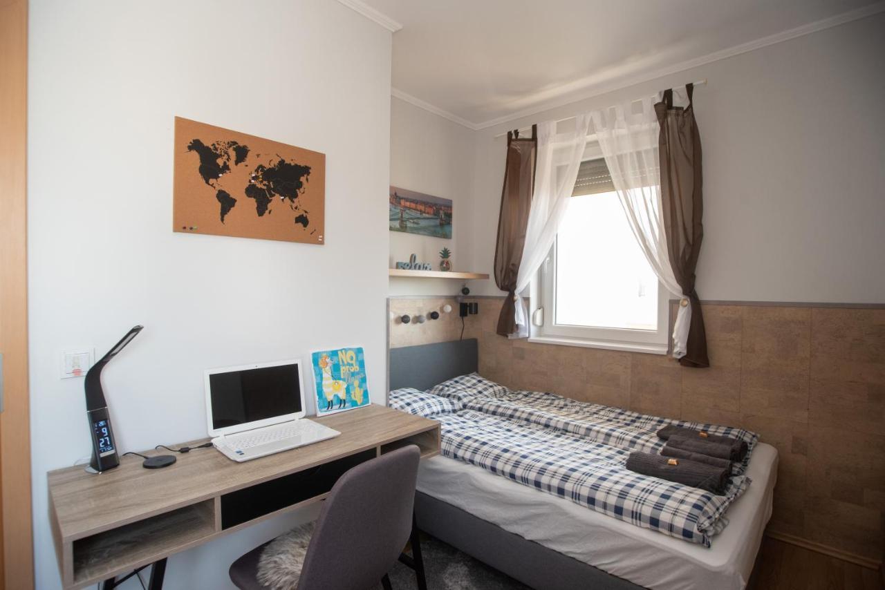 Sunny Home Near Bud With 2Br, Ac And Free Parking Вечеш Екстериор снимка