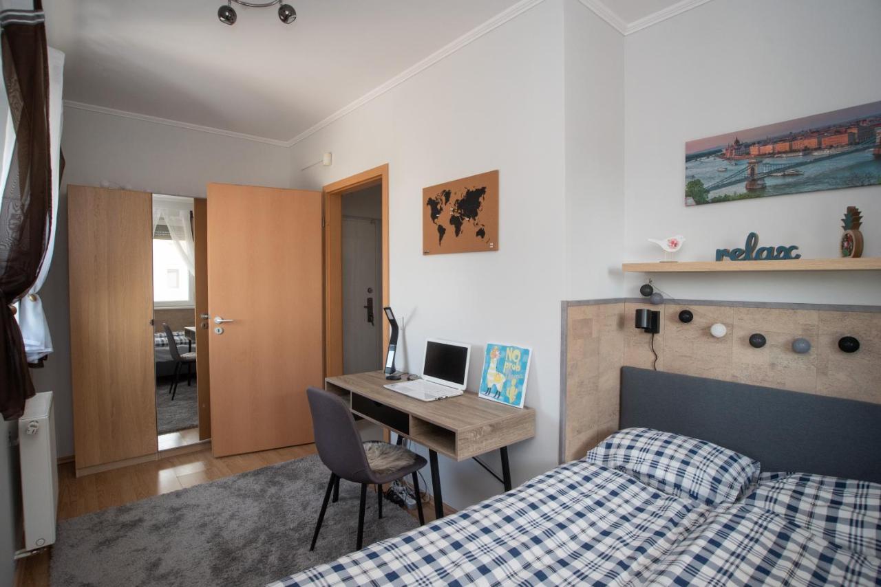 Sunny Home Near Bud With 2Br, Ac And Free Parking Вечеш Екстериор снимка