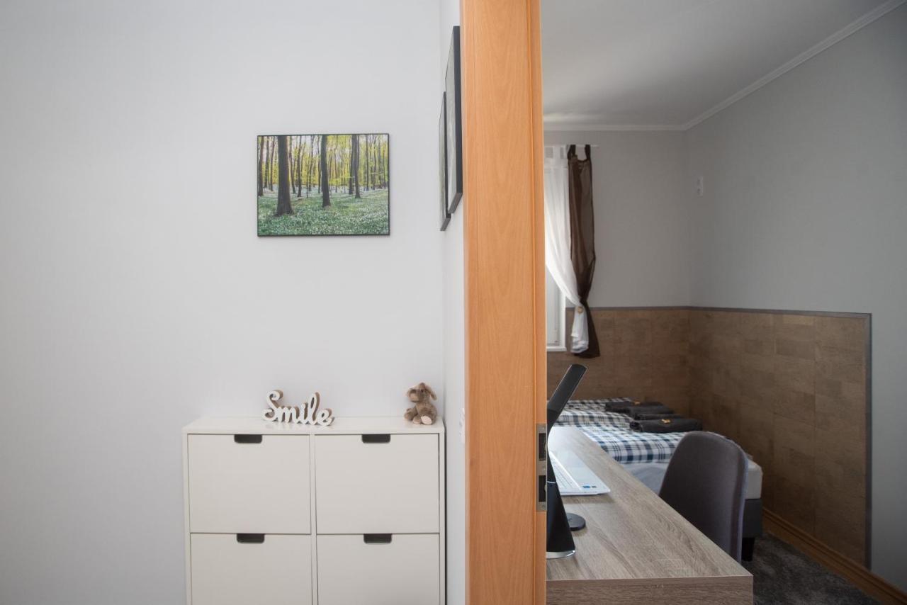 Sunny Home Near Bud With 2Br, Ac And Free Parking Вечеш Екстериор снимка