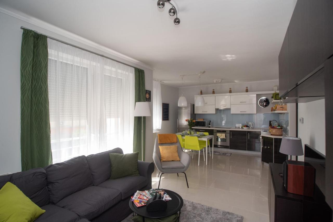 Sunny Home Near Bud With 2Br, Ac And Free Parking Вечеш Екстериор снимка