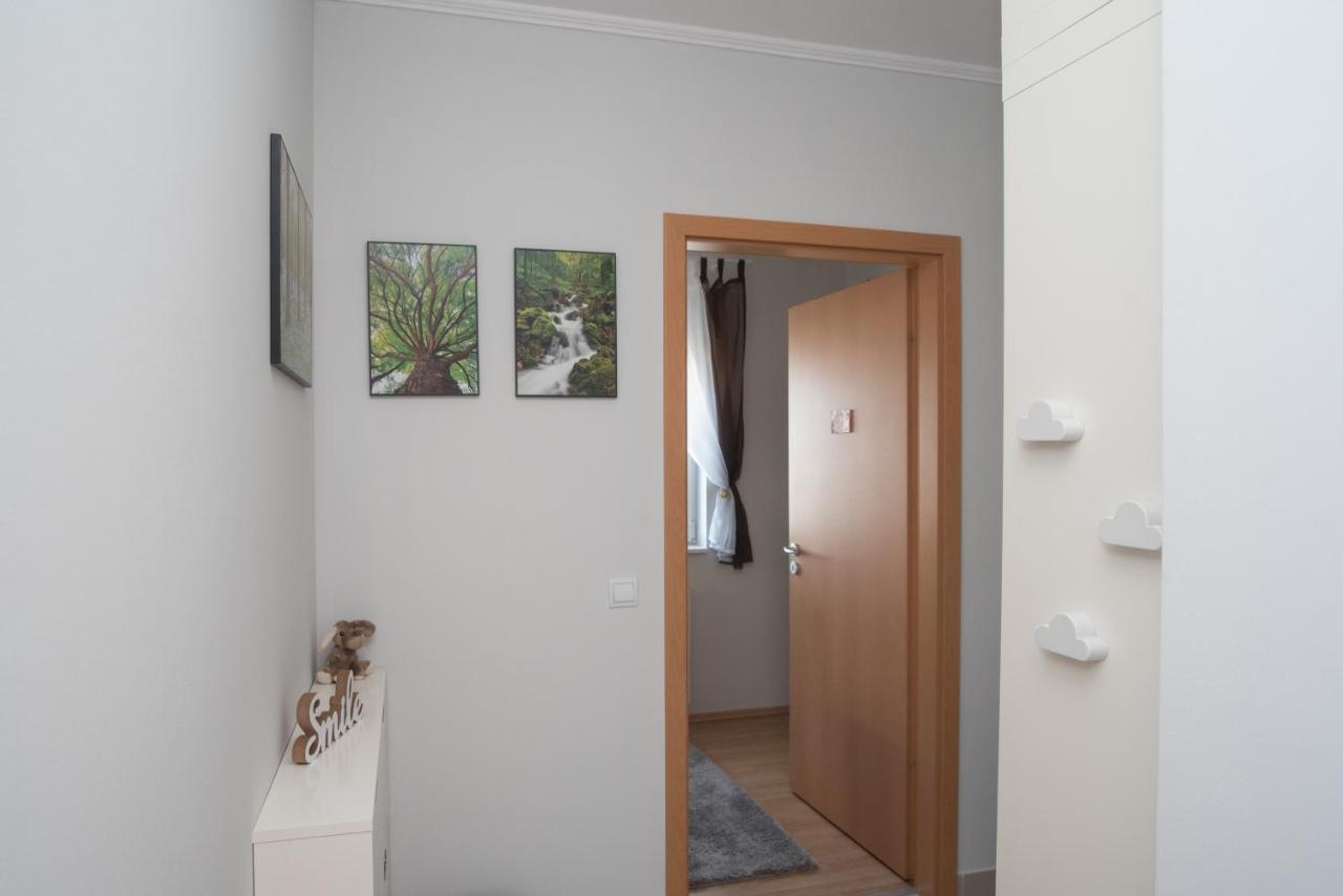 Sunny Home Near Bud With 2Br, Ac And Free Parking Вечеш Екстериор снимка